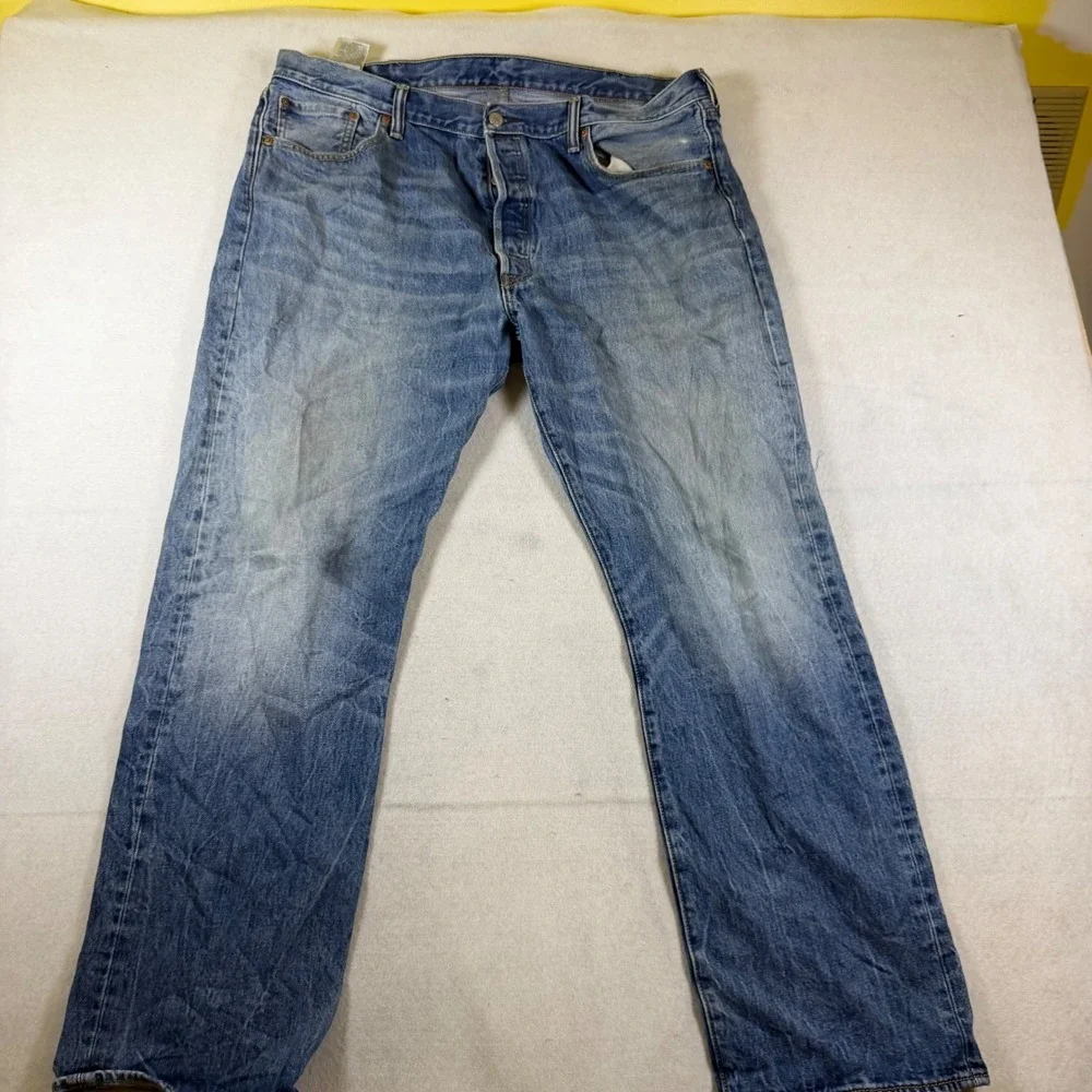 Levis 501 Original Fit Jeans Mens 40x32 Light Wash Blue Button Fly Straight Leg
